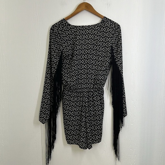 H&M Coachella - Black And White Design Fringe Sleeves Short Romper Size 8 - Picture 11 of 11